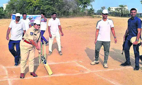 ‘పోలీస్‌ టైగర్స్‌ ట్రోఫీ’ ప్రారంభం 