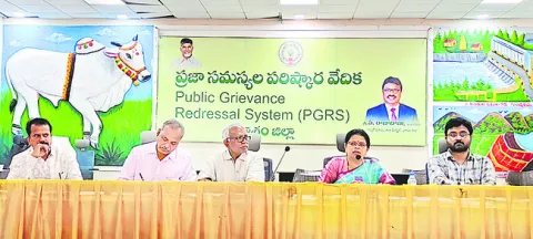 పాఠశాలల్లో మౌలిక వసతులపై దృష్టి సారించాలి