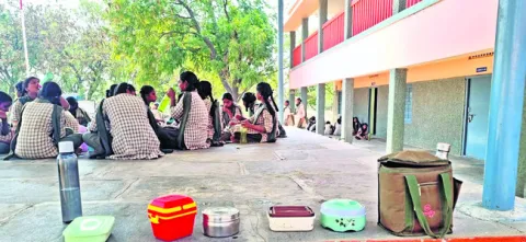 మధ్యాహ్న భోజనం అధ్వానం 