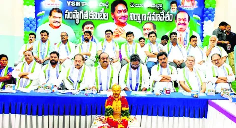 సమష్టిగా పోరుబాట 