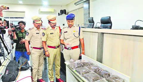 గంజాయి ముఠా అరెస్ట్‌ 