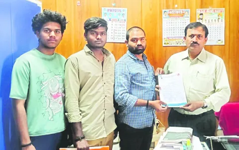 ప్రైవేట్‌ బడులపై చర్యలు తీసుకోండి 