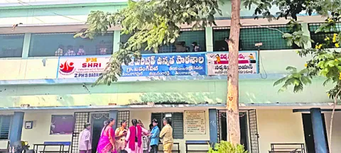 రూ.10 లక్షలు మింగేశారు 