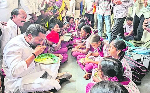 పాఠశాలల్లో మూత్రశాలలు కరువు