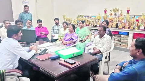 వెనుకబడిన విద్యార్థులపై శ్రద్ధ చూపాలి