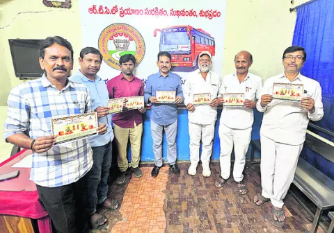 ఇంటికే మేడారం ప్రసాదం
