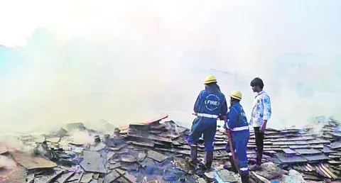 మూడు ఇళ్లు దగ్ధం 