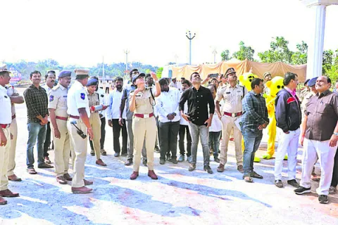 నిబంధనలే ముఖ్యం.. సీపీ సందేశం