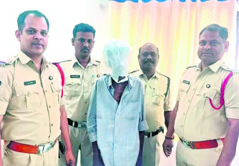 రోడ్డు ప్రమాదంలో  ఉపాధి హామీ టీఏ మృతి 