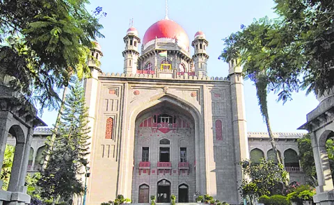 High Court reacts on PIL filed on dogs