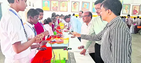 నవోదయలో రోబోటిక్‌ ఎక్స్‌పో 