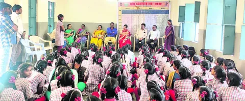 హక్కులపై అవగాహన పెంచుకోవాలి