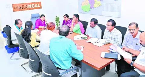 వరంగల్‌ బస్టాండ్‌ పనుల్లో వేగం పెంచాలి