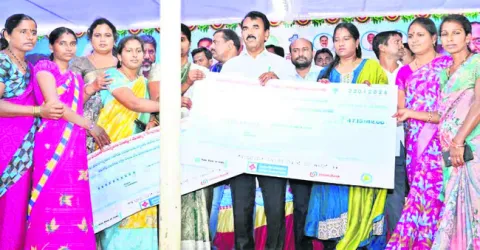 మహిళలను కోటీశ్వరులను చేయడమే లక్ష్యం 