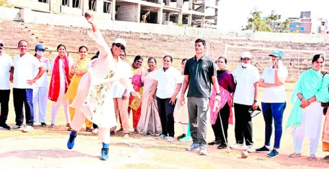 ఎకై ్సజ్‌ ఉద్యోగులకు ఆటవిడుపు