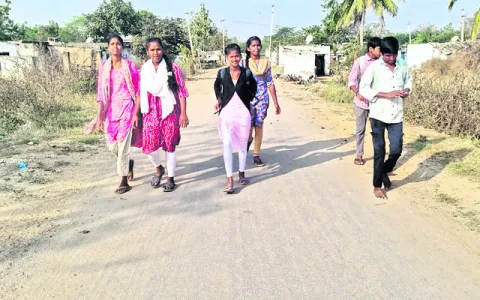 ఎగ‘బడి’ పోవాలె..!