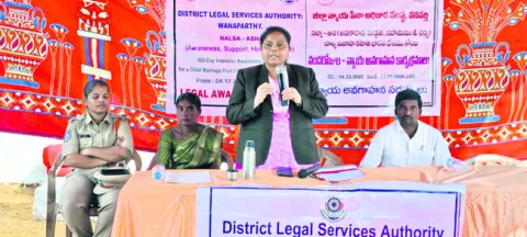 చట్టాలపై అవగాహనతోనే సత్వర న్యాయం 