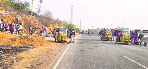 బడిపాట్లు.. సర్కస్‌ ఫీట్లు 