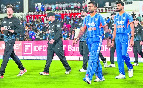 India plays its second T20 against New Zealand today6