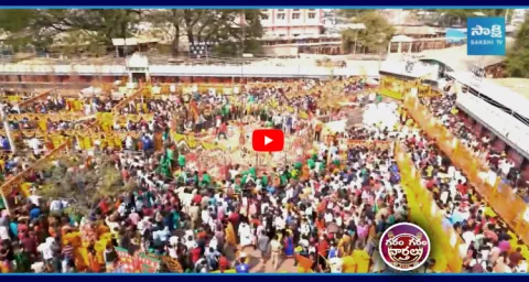 Devotees Throw Coconuts In Medaram Sammakka Sarakka Jatara 1