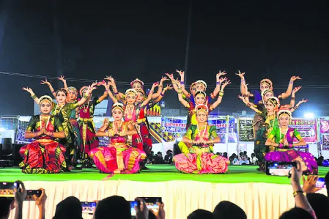 అంబరాన్నంటేలా సంబురాలు