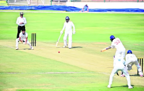 ఆంధ్ర తడబాటు.. ఆధిక్యంలో విదర్భ