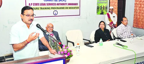 రాజీ చేసేలా కృషి చేయాలి 