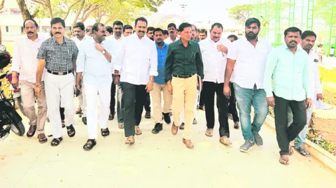 ఆరుట్ల బడిని ఆదర్శంగా తీర్చిదిద్దాలి 