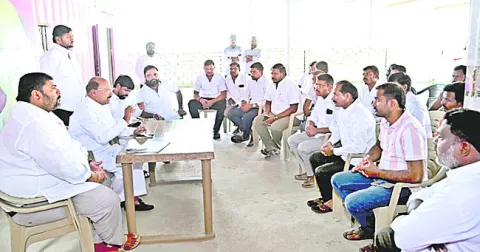 ఓంకారేశ్వరాలయ భూములను తీసుకోవద్దు 