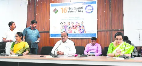 నిర్భయంగా ఓటు హక్కు వినియోగించుకోవాలి 