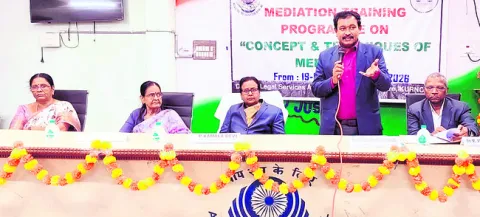 మధ్యవర్తిత్వంతో కేసుల పరిష్కారం 