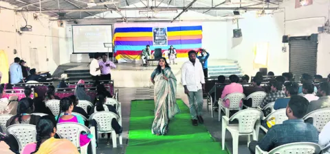 ఉద్యోగాలు కల్పించే స్థాయికి ఎదగాలి 