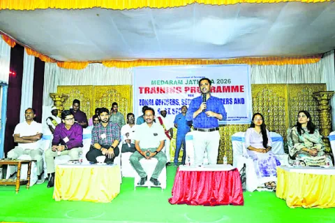 నిబద్ధత, అంకితభావంతో పనిచేయాలి