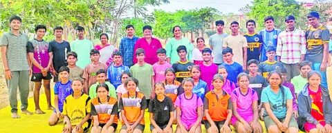 రాష్ట్ర స్థాయి రెజ్లింగ్‌ పోటీలకు జిల్లా జట్లు ఎంపిక 