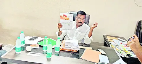 కబ్జాకోరులకు సహకరిస్తే సహించం 