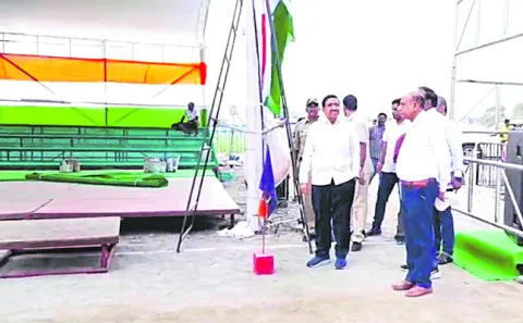 గణతంత్ర వేడుకల ఏర్పాట్లు పరిశీలించిన మంత్రి 