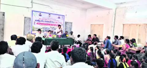 పిల్లలను విధిగా కళాశాలకు పంపించాలి 