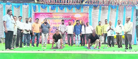 24 గంటల సూర్యనమస్కారాల ప్రదర్శన
