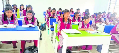 హైస్కూళ్లకు సైన్స్‌ కిట్లు