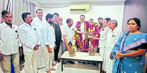 విజయ డెయిరీ చైర్మన్‌కు సన్మానం