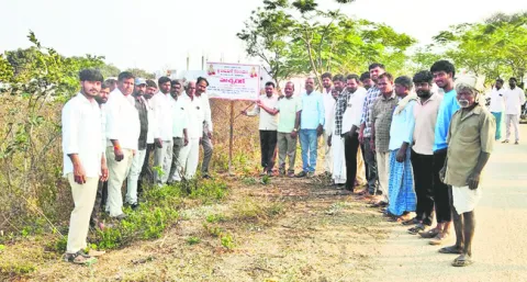 బైక్‌ను ఢీకొట్టిన గుర్తు తెలియని వాహనం 