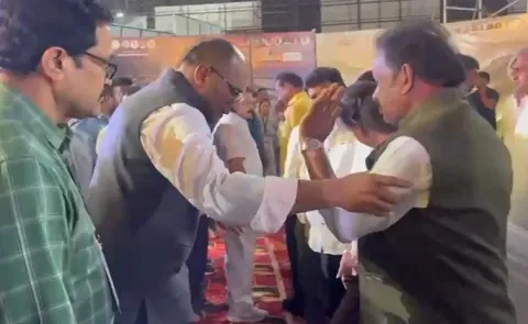 విశాఖ కలెక్టర్ కు మేయర్ వార్నింగ్