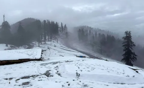 9 of family die in avalanche in northwest Pakistan