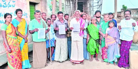 భూములపై పచ్చ గద్దలు