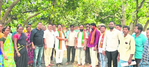 ‘భూములు లాక్కుంటే ఊరుకోం’