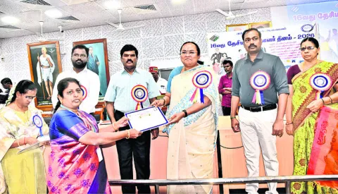 ఓటు హక్కును వినియోగించుకోవాలి 