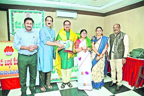 కవులకు మార్గదర్శకుడు పింగళి