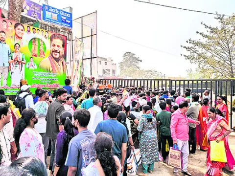 పోలీసుల అత్యుత్సాహం 