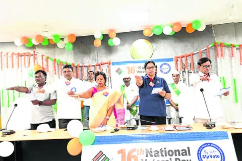 ప్రతీ పౌరుడు ఓటుహక్కు వినియోగించుకోవాలి