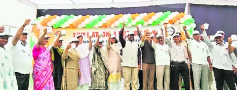 సూర్యనారాయణమూర్తి దేవాలయంలో హైకోర్టు జడ్జి పూజలు 
